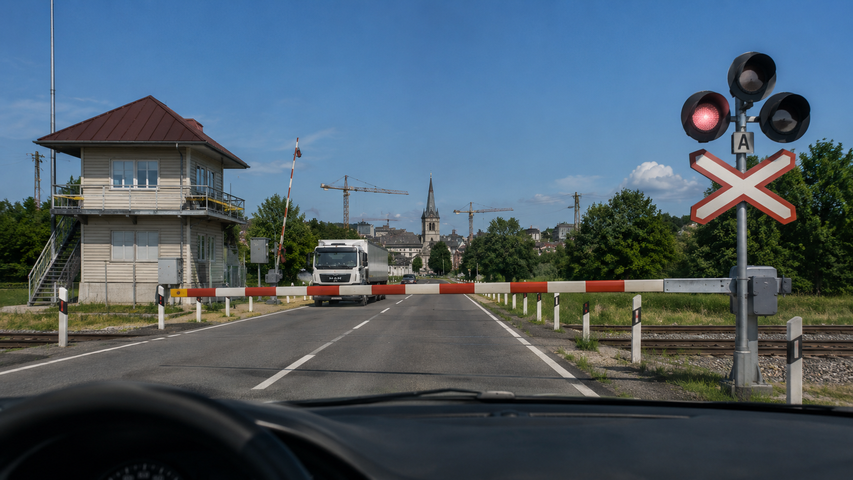 Миргородська РВА закликає водіїв бути особливо уважними на залізничних переїздах