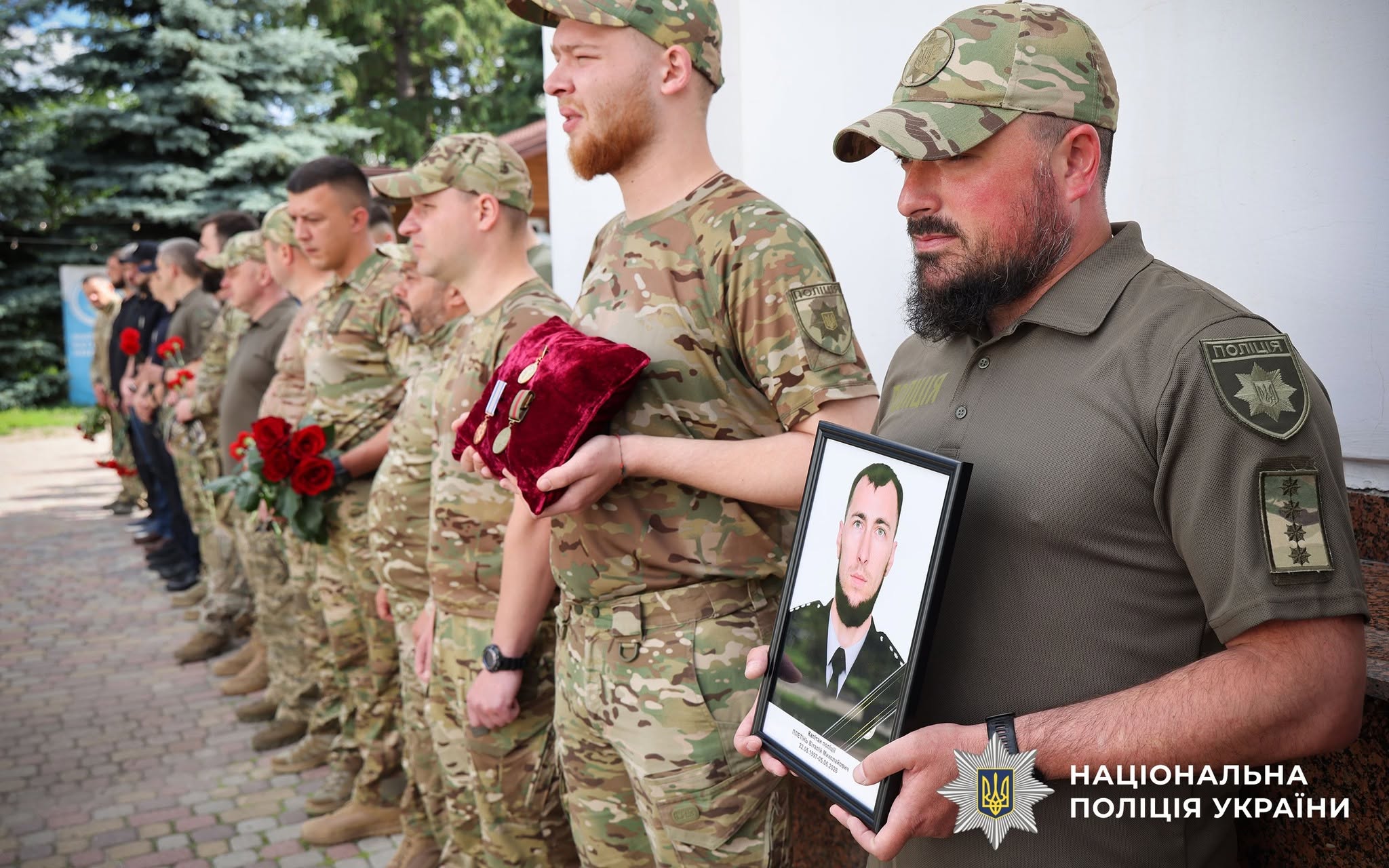 Миргородщина попрощалася із Героєм: в останню путь провели капітана поліції Віталія Плетеня