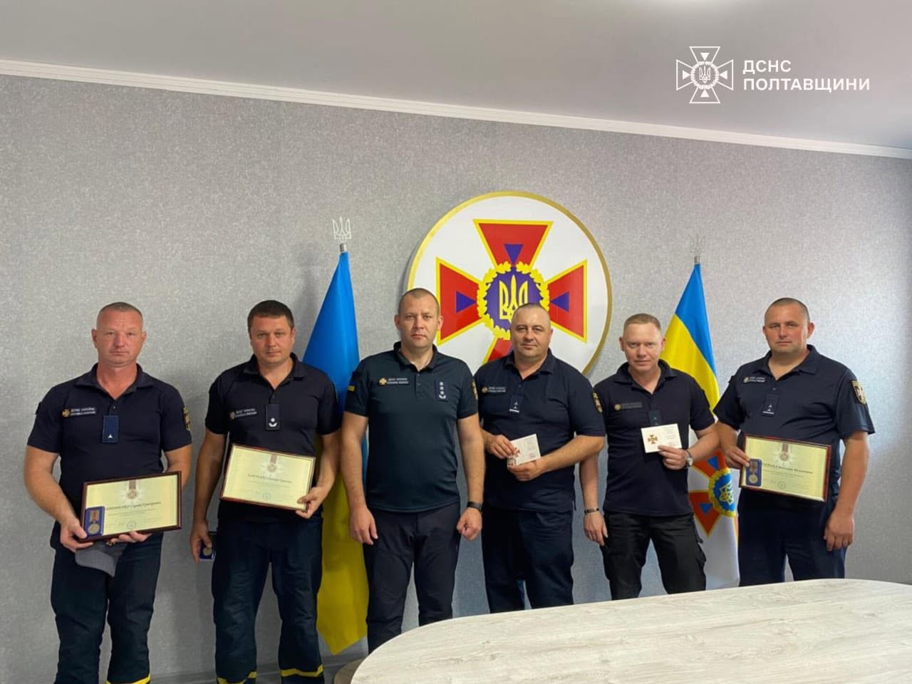 Рятувальники Миргородського району отримали державні та відомчі нагороди за службу під час війни