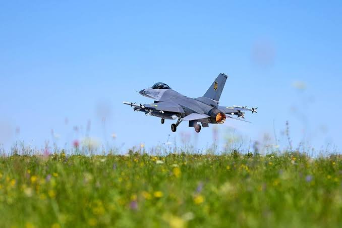 На Полтавщині розслідують катастрофу винищувача F-16: пілот успішно катапультувався