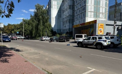ДТП на вулиці Данили Апостола у Миргороді зіткнулися автомобіль та велосипедистка